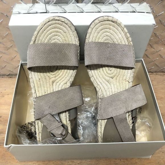 MARC FISHER IOB - PHEBE 2 BEIGE SUEDE SANDALS Size 11, MSRP $140 - Picture 3 of 9